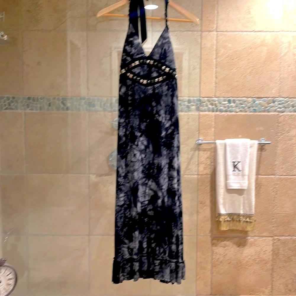 Bebe 2 midi halter neck tie dye dress with free edge. Size s stunning